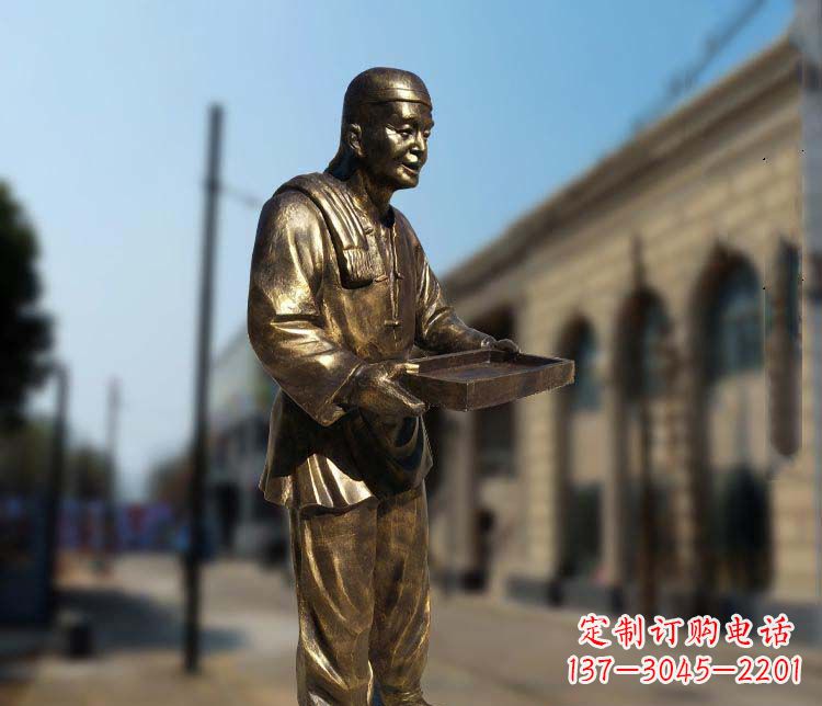 大连古典神秘的店小二人物铜雕