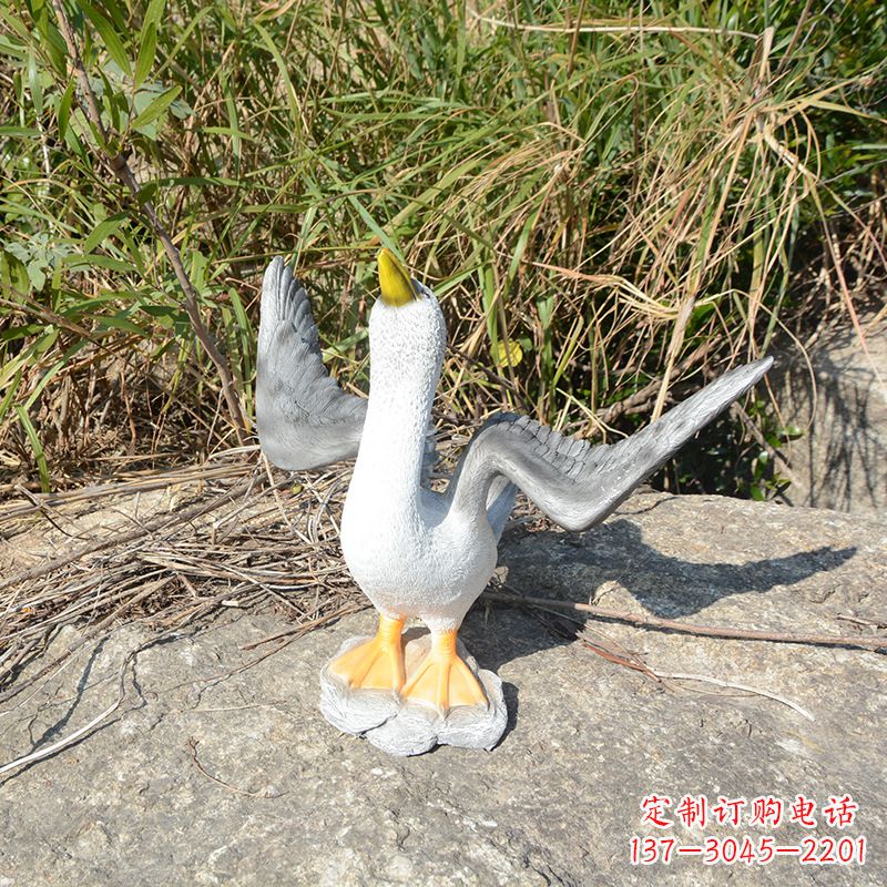 大连雕塑少女与和平鸽