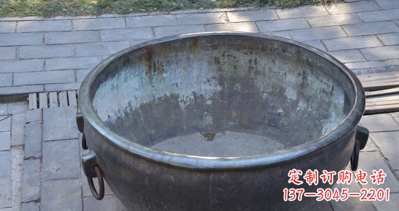大连仿古纹饰铜水缸雕塑