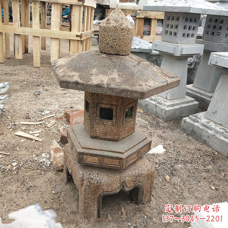 大连古雅时尚仿古石灯笼雕塑