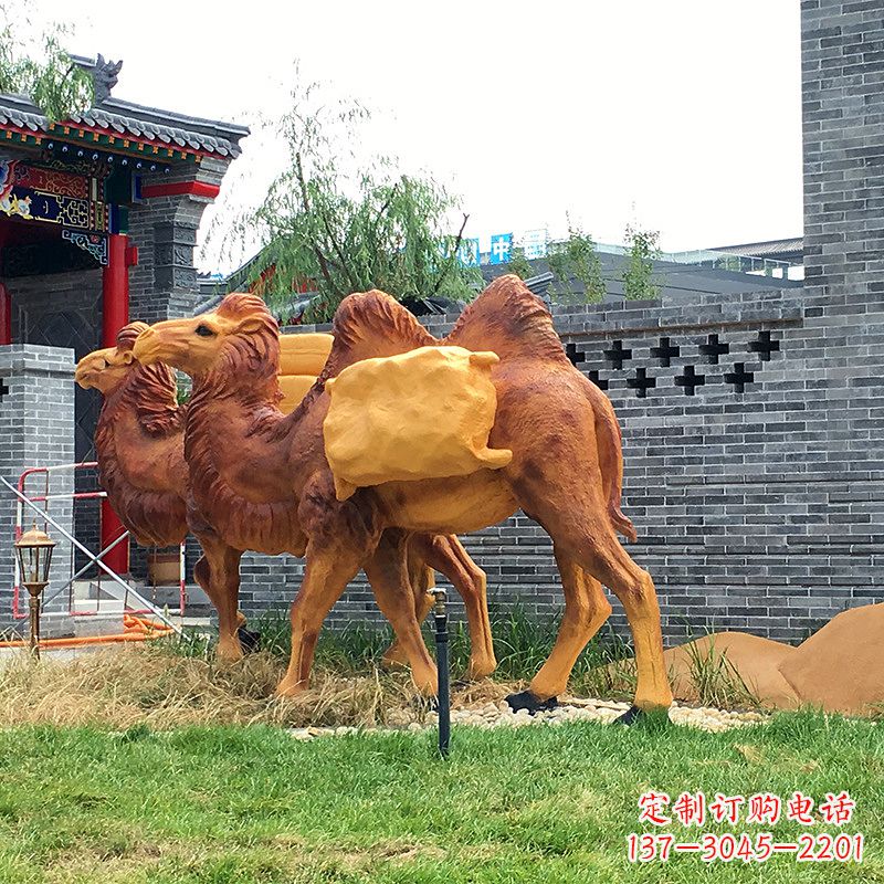 大连集萃精美的骆驼雕塑