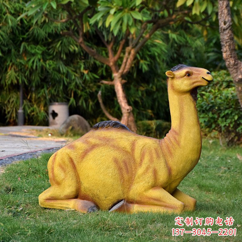 大连仿真爬卧的骆驼雕塑-公园草坪动物摆件