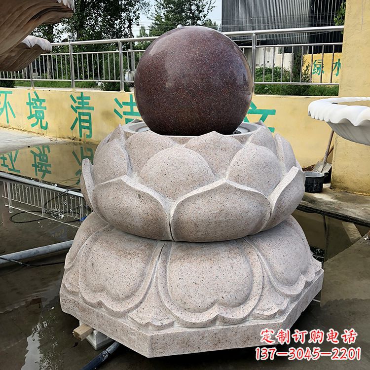 大连金色彩绘风水球雕塑