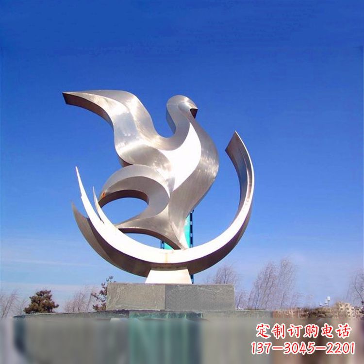 大连贴近自然的精美鸽子雕像