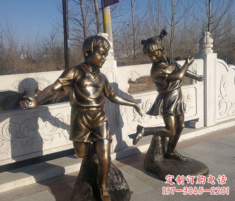 大连公园摆件编花篮玻璃钢仿铜人物雕塑