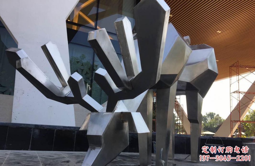 大连高端不锈钢抽象驯鹿雕塑