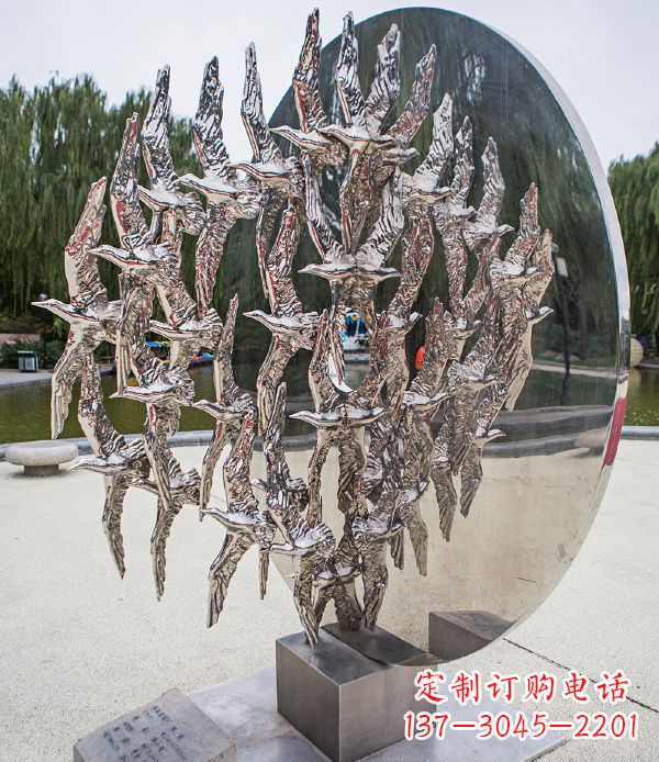 大连欣赏鸽子轻盈的美丽——不锈钢动物鸽子雕塑