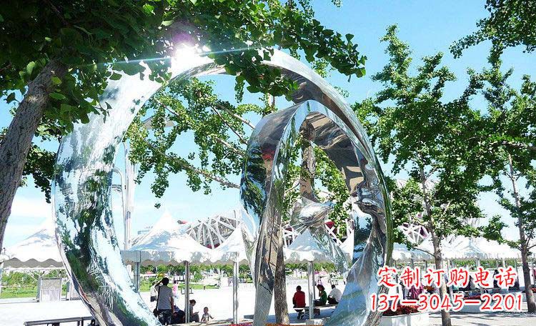 大连高端实木不锈钢镀层圆环雕塑