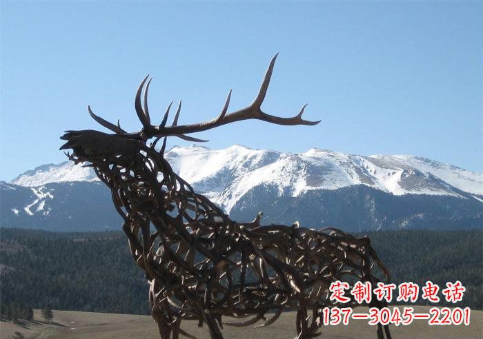 大连公园抽象鹿动物铜雕