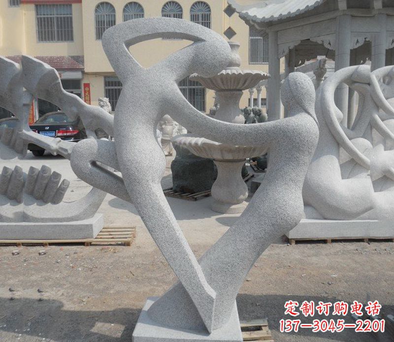 大连公园抽象情侣小品雕塑