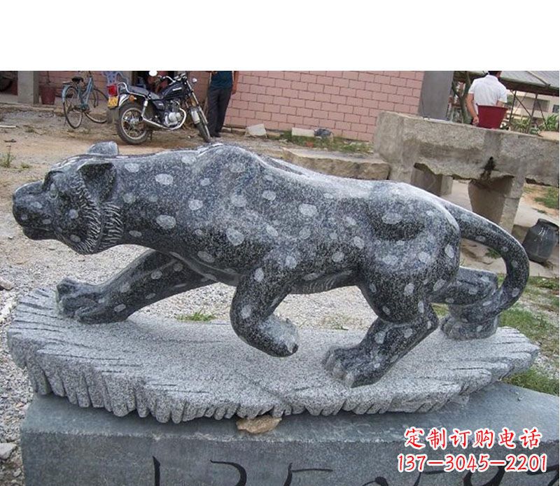 大连公园动物猎豹石雕