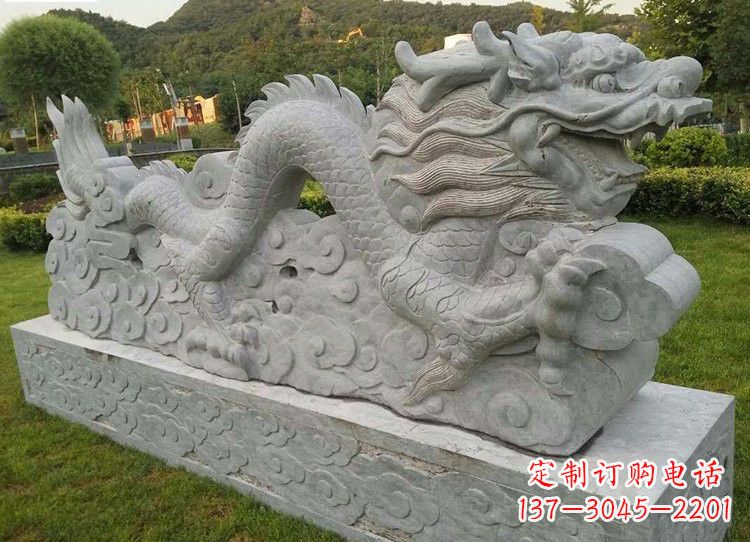 大连公园仿古龙雕塑