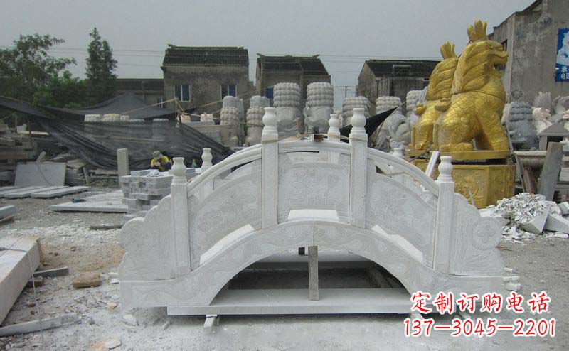 大连精美的大理石拱桥雕塑