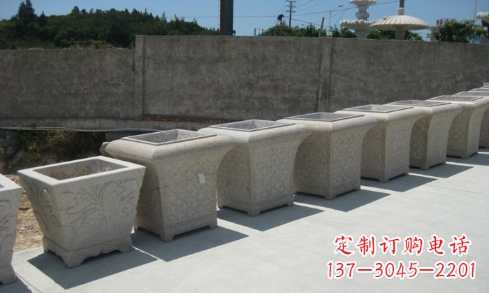 大连大理石花盆石雕 – 在公园展现精美自然风貌