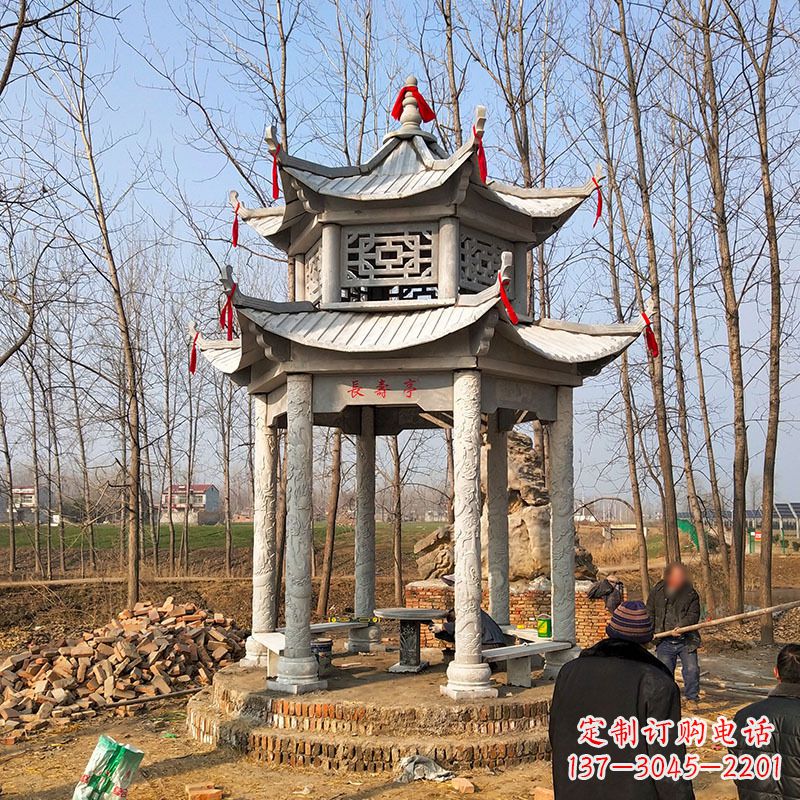大连和谐统一的双层石雕凉亭