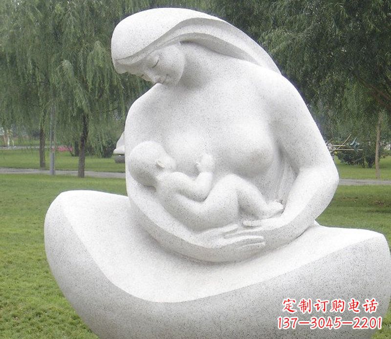 大连公园母亲喂奶石雕
