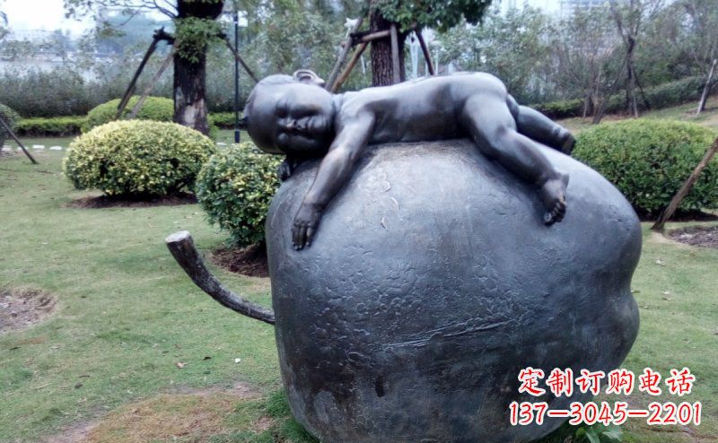 大连精致可爱的苹果雕塑