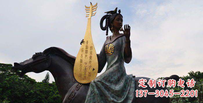 大连公园骑马的拿琵琶古代美女人物铜雕