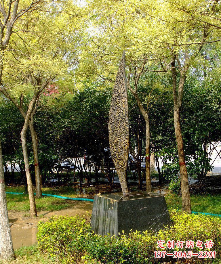 大连公园树叶景观铜雕