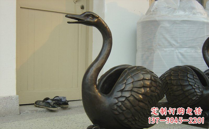 大连公园天鹅动物铜雕 (3)