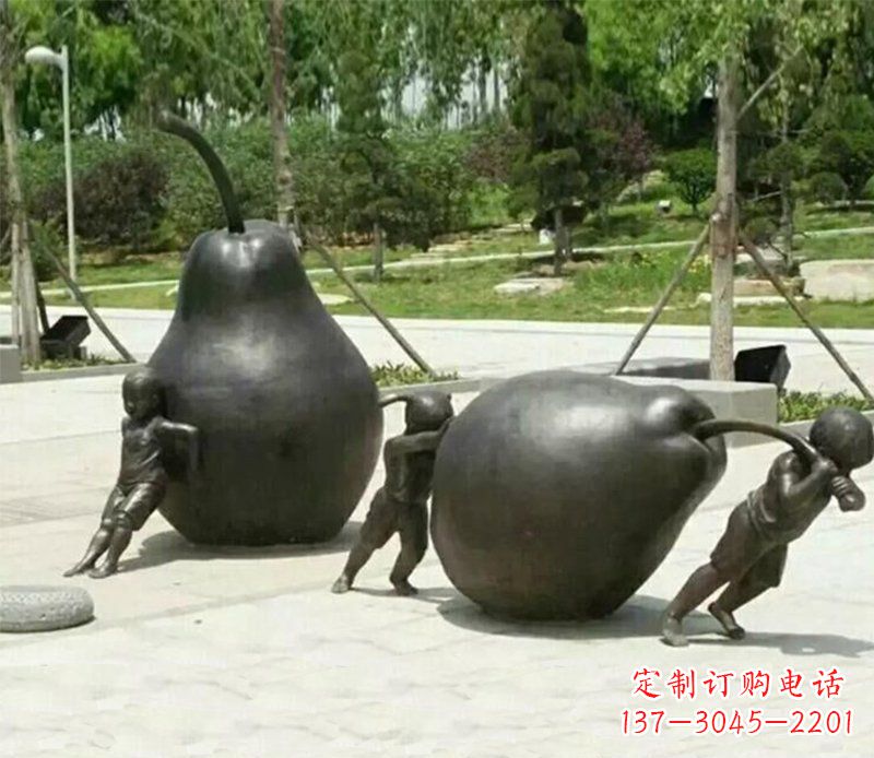 大连迷人的孩童铜雕
