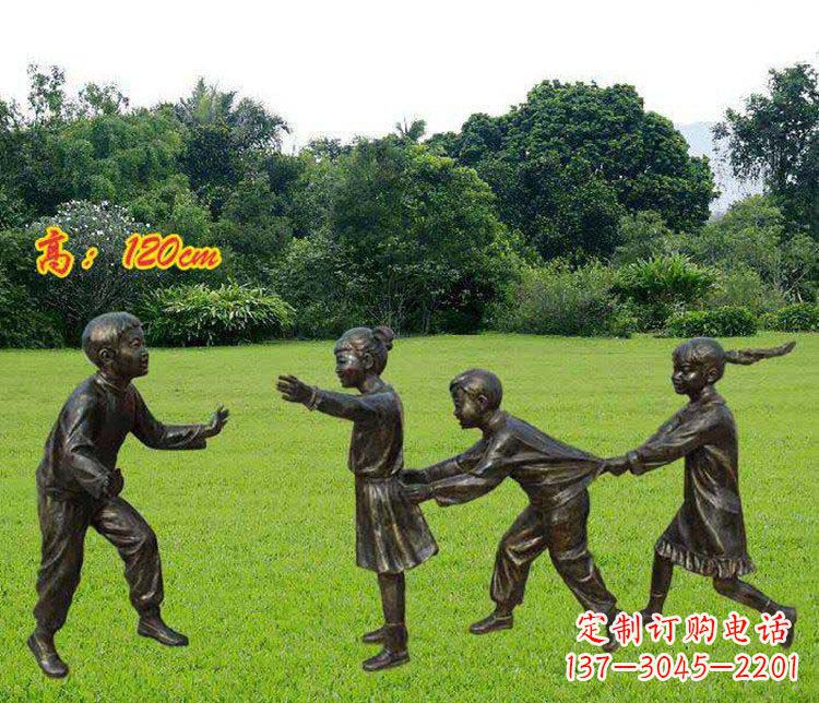 大连公园玩老鹰捉小鸡的儿童小品铜雕 (2)