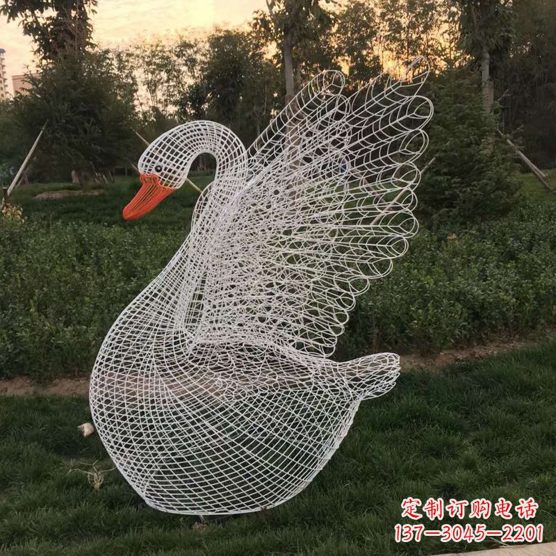 大连公园园林草坪动物雕塑之网格天鹅铁艺雕塑