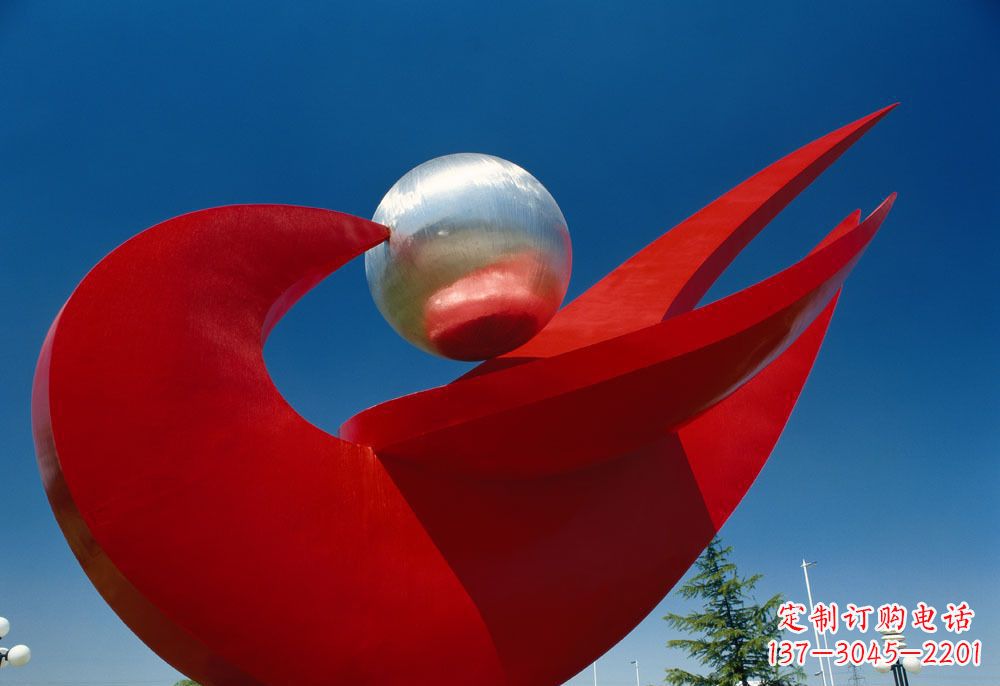 大连优雅而高雅的和平鸽雕塑