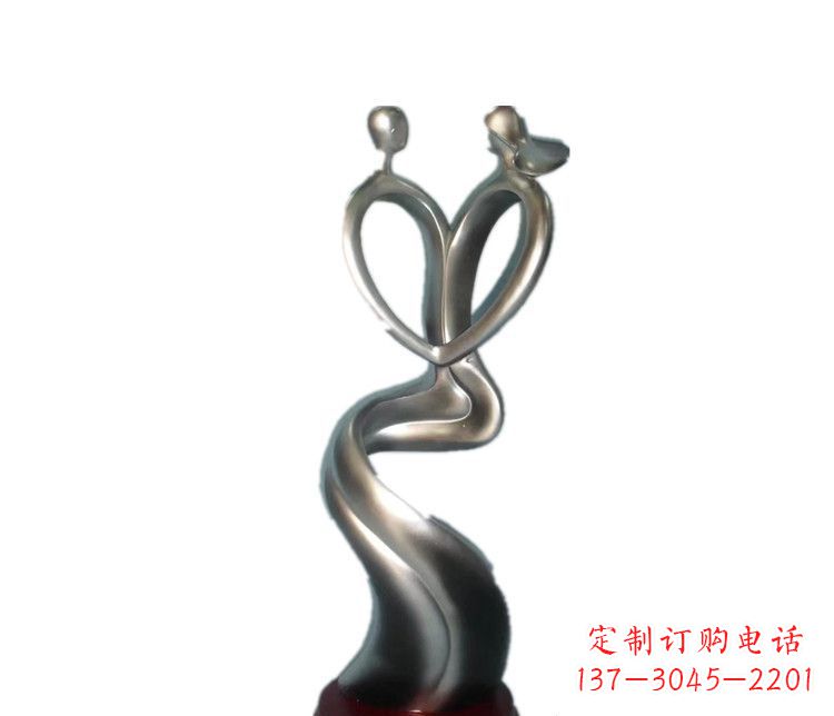 大连爱的象征——不锈钢情侣雕塑