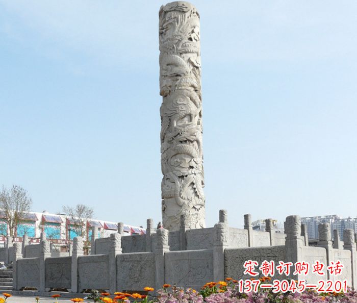 大连广场景观大理石龙柱石雕,展现神秘传统风采