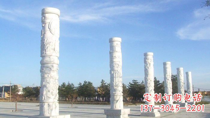 大连中国传统石雕:广场龙柱雕