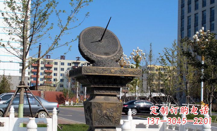 大连广场日晷铜雕