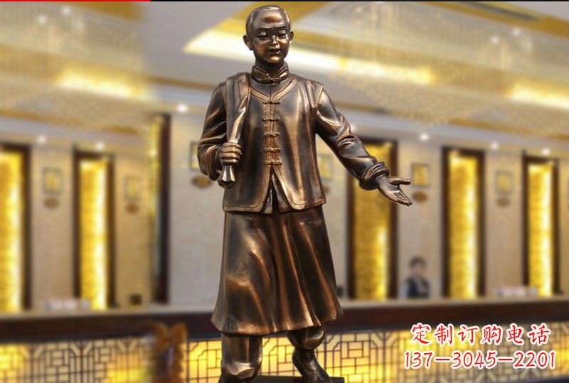 大连精致传统,店小二人物雕塑