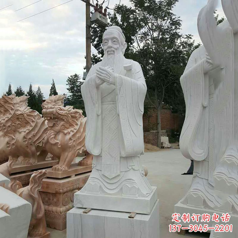 大连海外的孔子雕像——展示中国文化的象征