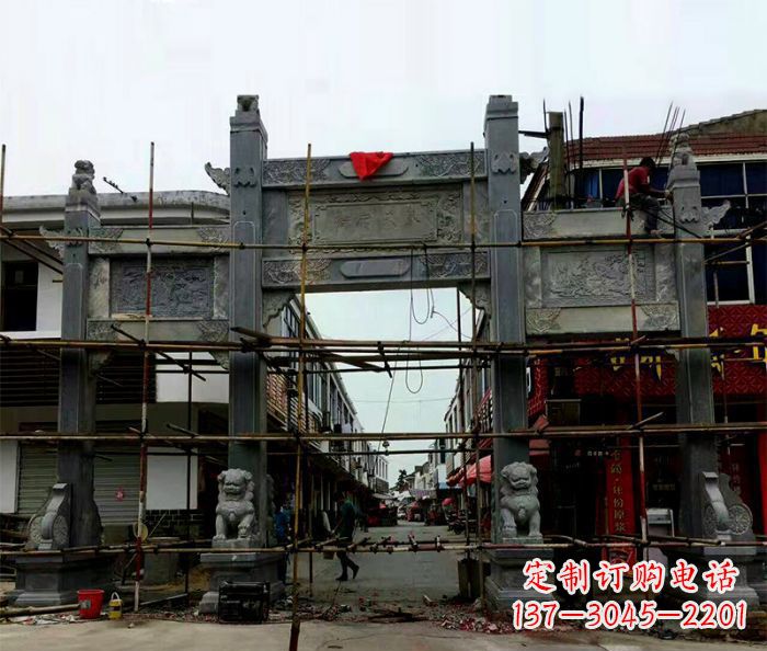 大连中领雕塑-精美街道三门石雕牌楼
