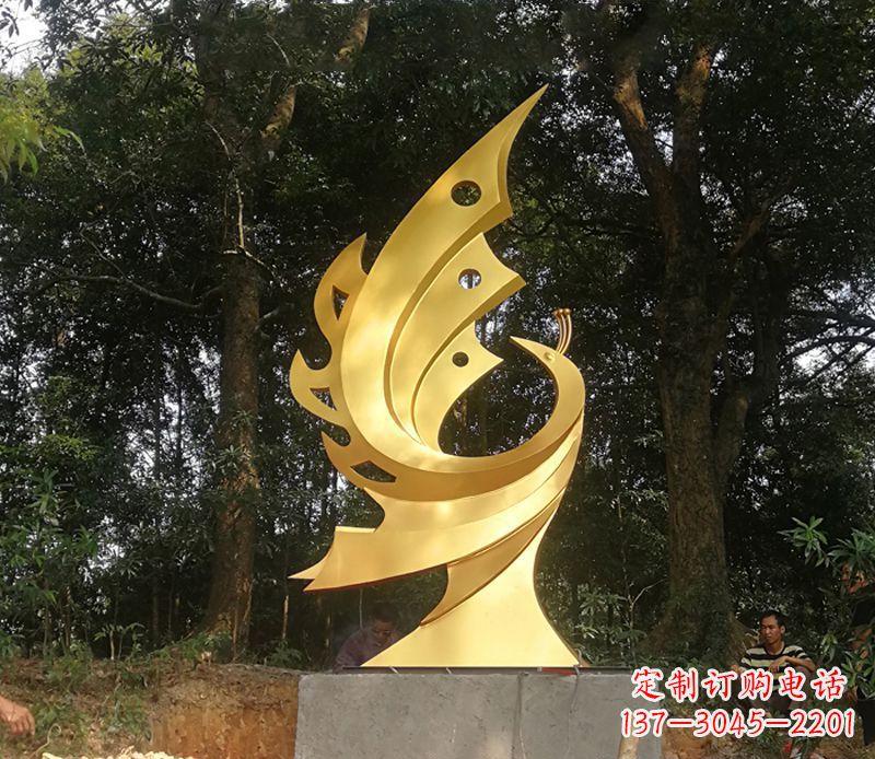 大连以古典风格演绎不锈钢凤凰雕塑