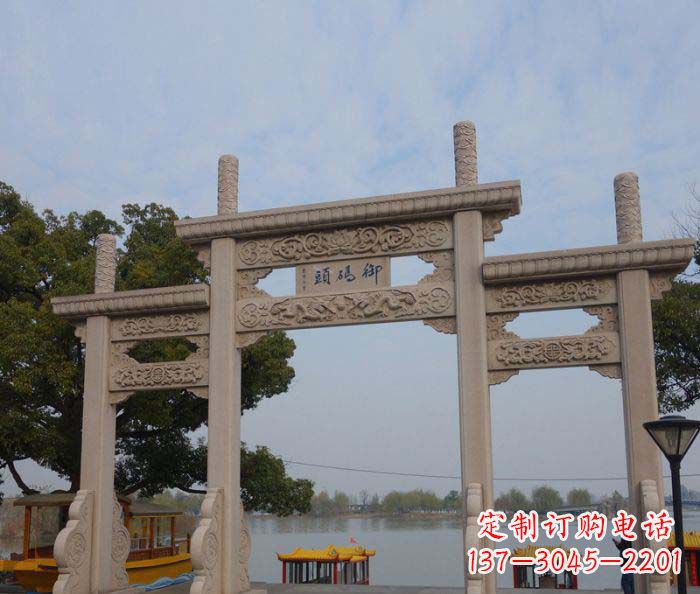 大连景区三门古典牌坊石雕