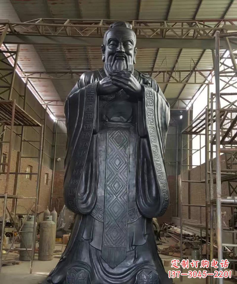 大连表彰传统文化,尊贵的孔子雕塑