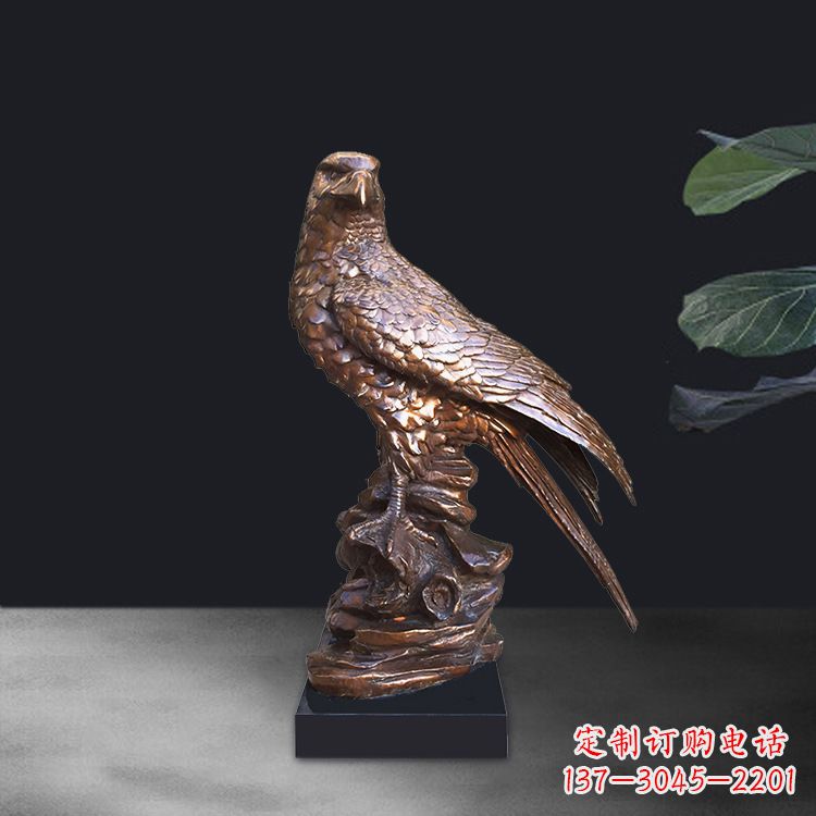 大连老鹰雕塑摆件