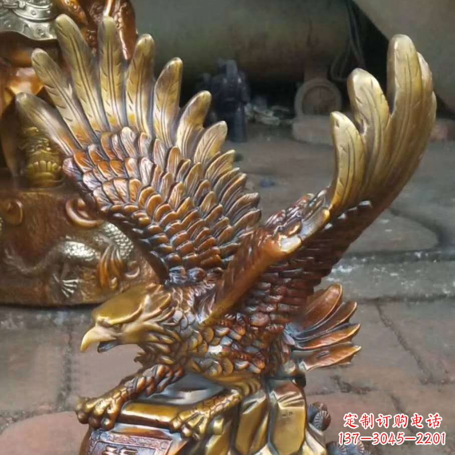 大连雕塑精灵:翱翔于天际的老鹰雕塑
