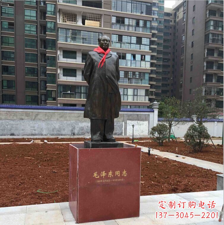 大连毛主席伟人铜雕,让传承历史文脉!