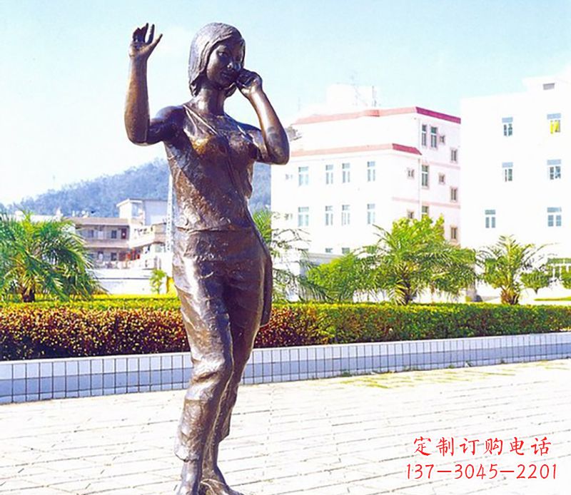 大连美女打电话广场景观铜雕