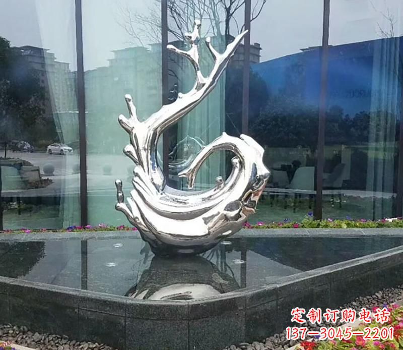 大连炫耀雕塑——不锈钢火苗抽象雕塑