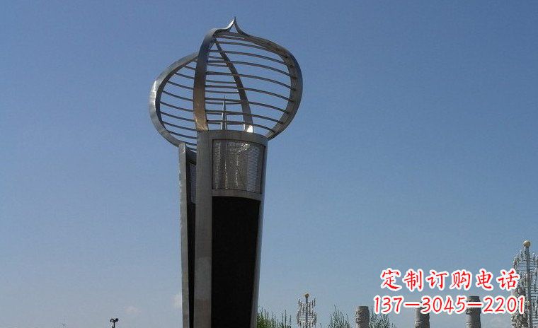 大连中领雕塑：不锈钢火炬形雕塑