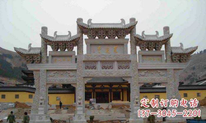 大连寺庙景观三门五楼石牌坊
