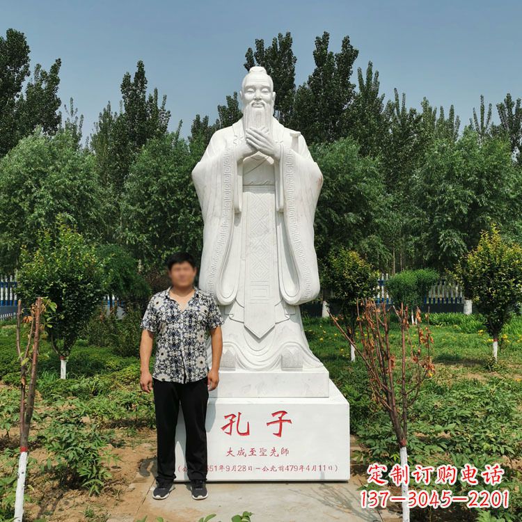 大连寺庙孔子雕像