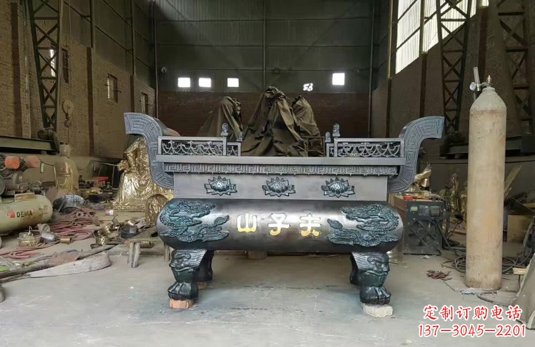 大连寺庙香炉铜雕12