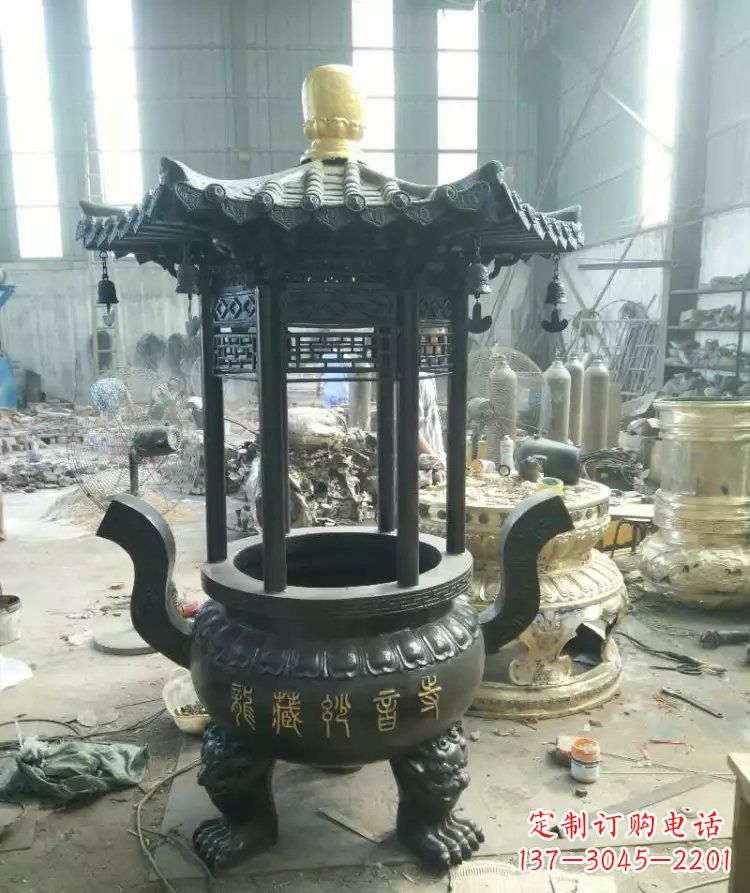 大连寺庙圆香炉铜雕 (2)