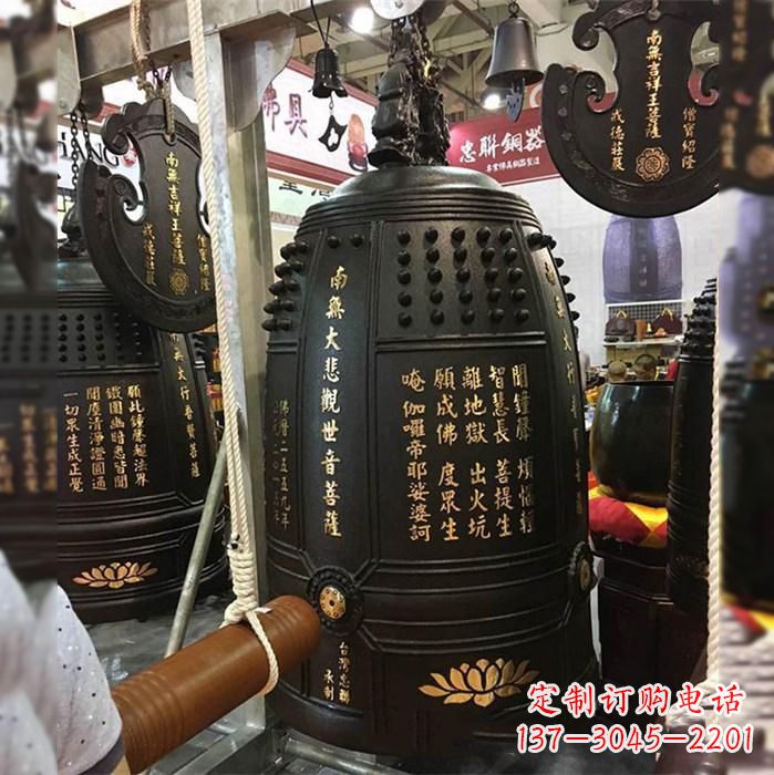 大连寺院挂钟铜雕塑