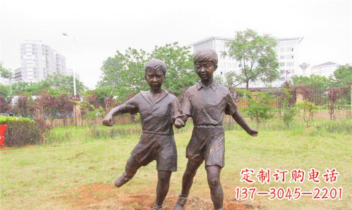 大连踢足球公园人物铜雕 (2)